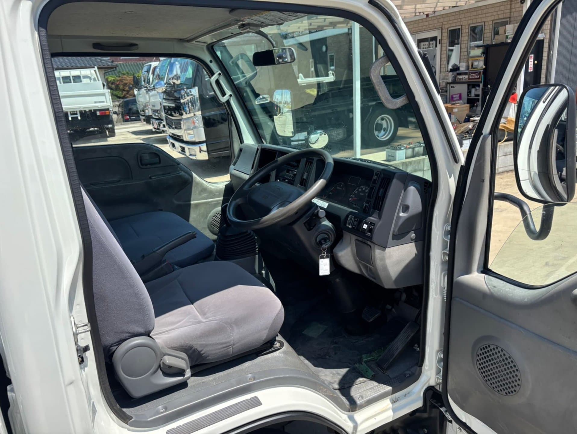 2012 Isuzu ELF 2.5 Flatbed Diesel 2-ton